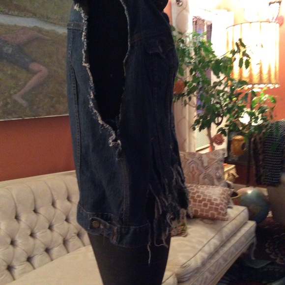 Upscaled Denim sleeveless Jacket - Picture 3 of 4